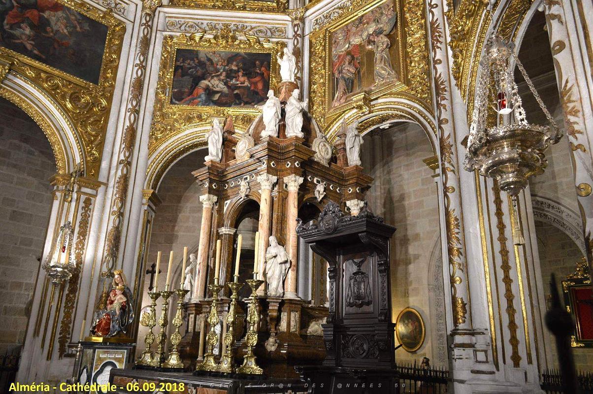 28 LA CATHEDRALE ET LE FORTERESSE DE L INCARNATION (94).JPG
